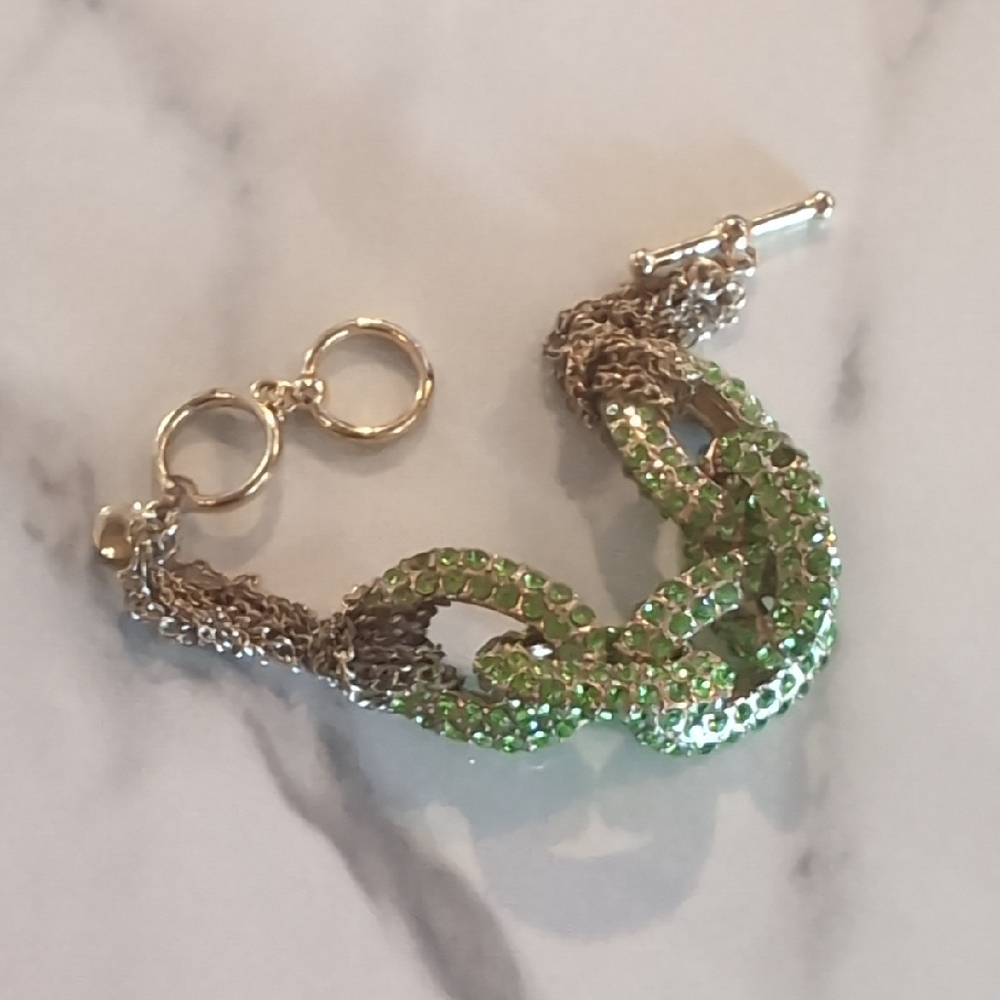 Elegant Green and Gold Chain Bracelet